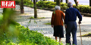 保到80歲 實支型醫療險大比拚高自費項目愈來愈多 舊保單不夠用