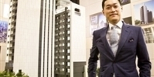 他買建商不要的土地專注開發
