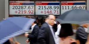 日經主流大搬風 科技股上金融股下日股改寫21年新高 從市值變化看產業消長