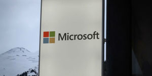 微軟新品發布全亮點 Surface折疊雙螢幕新機最吸睛