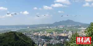 謝金河:我在軍艦岩上看空中分列式!
