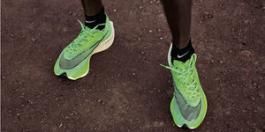 NIKE一雙無敵神鞋 讓亞瑟士股價洗三溫暖
