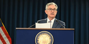 Fed若真採負利率、油門可能一路踩到底?渣打:黃金俏