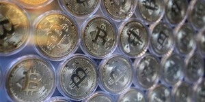 一夕蒸發逾2000億美元!英監管局「空襲」警報:比特幣投資者準備賠光所有錢