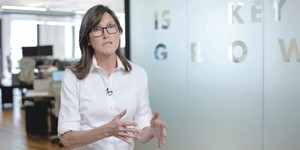 女股神 Wood 看好特斯拉最新目標價:2025年上看3000美元