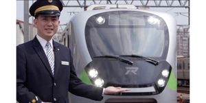 台鐵最美區間電聯車啟航 車頭燈點亮像張微笑的臉