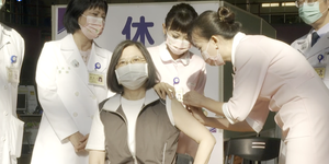 蔡英文帶頭接種高端疫苗:打完了沒什麼感覺
