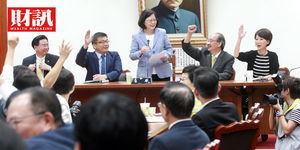 Hold住立委 小英要讓民進黨轉骨兼任黨主席 提早建構黨政協調平台